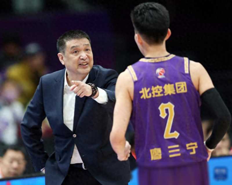 关于阿联酋男篮意志坚定在比赛中展现出团结力量的信息