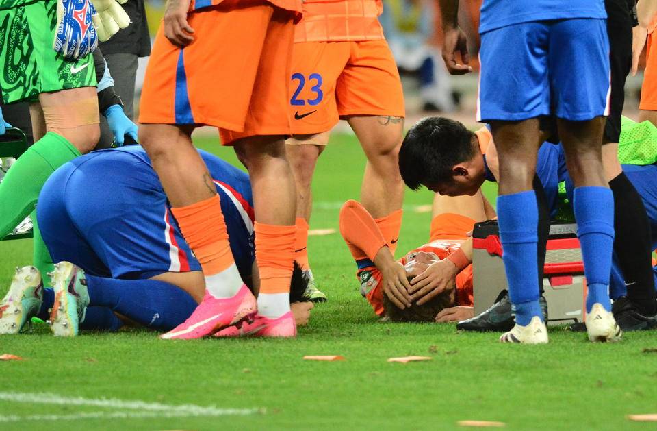 包含苏宁球员集体受伤，备战困难加剧的词条