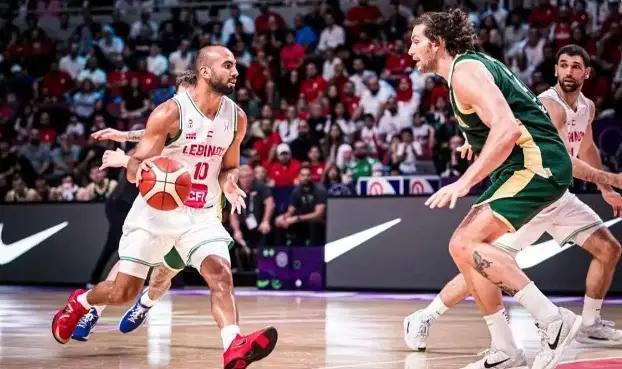 澳大利亚豪强击败对手，领跑小组