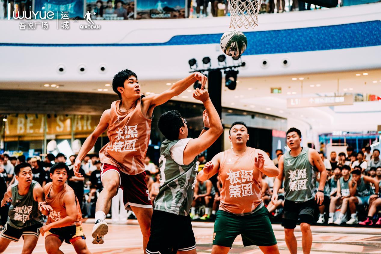 亚洲顶级赛事引爆热情，球场人潮涌动