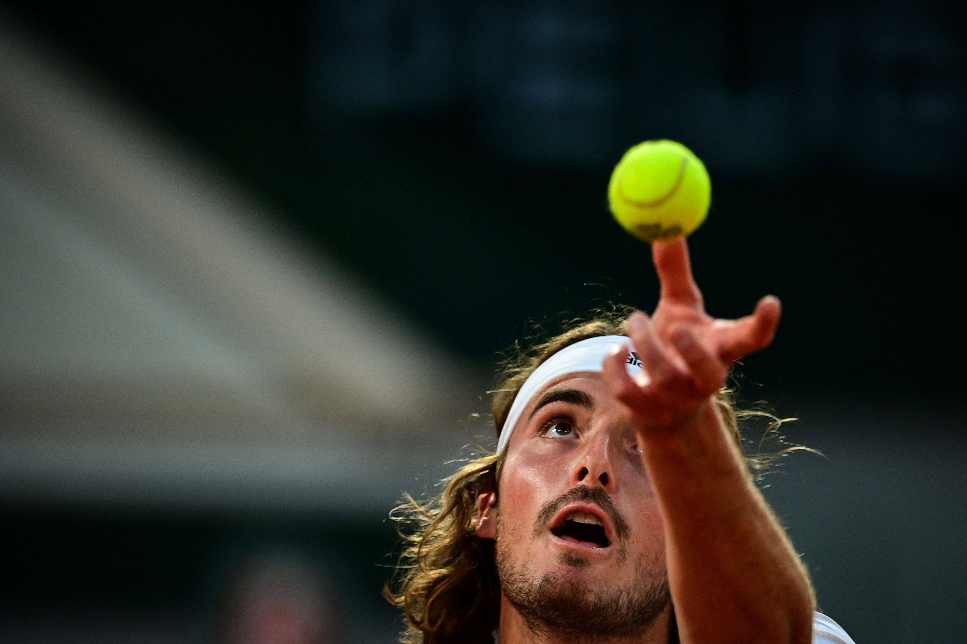 关于法国网球队完胜德国网球队，西西帕斯完成帽子戏法的信息