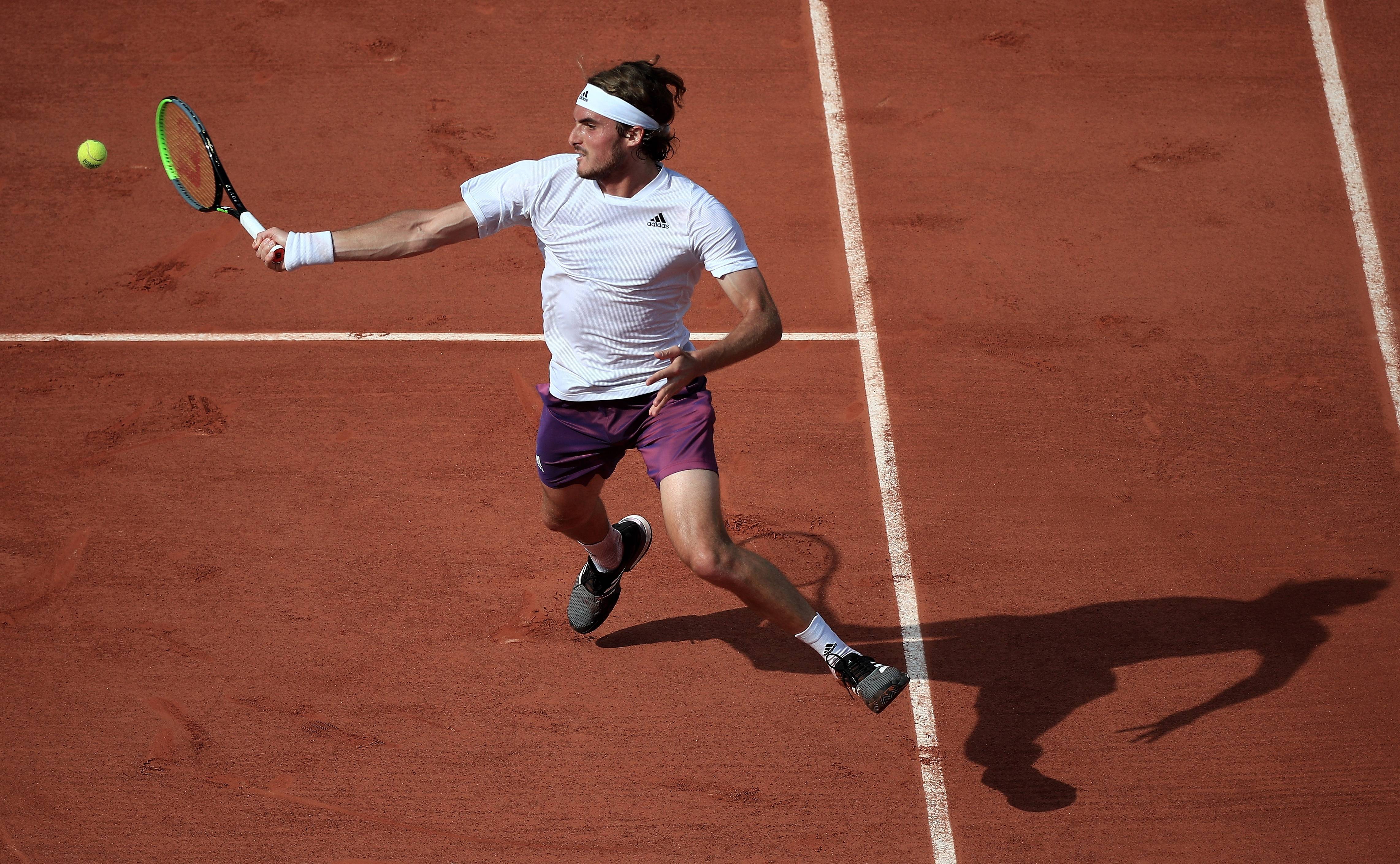 关于法国网球队完胜德国网球队，西西帕斯完成帽子戏法的信息